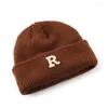 Basker grossistskalle mössor för man kvinna ull akryl bokstäver broderi hatt vinter varm bärbar utomhusdesigner motorhuv