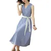 Robes décontractées Ayunsue Summer Coton Robe rayée Femmes Élégant Midi Sans manches V Col Vintage Dames Party Robe 61056