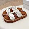 Sandals Summer Womens New Slide مصنوعة من مادة جلدية حقيقية مع تصميم مشبك معدني أحذية نسائية عصرية وبسيطة للسيدات Slidel2403