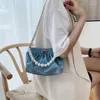 Bolso de hombro fruncido a la moda para mujer, bolsos y monederos con correa de cadena de perlas, bandolera Lisa de cuero PU para mujer