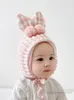 Ins Baby Kidsかわいいウサギ耳帽子幼児の子供ストライプPompom Bunny厚い暖かいビーニー子供イースターパーティーキャップa9361