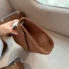 Bolso de diseñador de bolsos con broche de cuero de gamuza clásico Bolso de mano de lujo Bolso de hombro cruzado elegante a la moda para mujer Bolso de fiesta para mujer Detalles de hardware perfectos