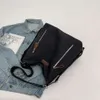 디자이너 럭셔리 패션 크로스 바디 백 스코어 틈새 틈새 디자인 캐주얼 캔버스 싱글 어깨 크로스 바디 여성 가방 INS2023 새로운 고용량 배낭