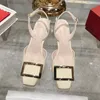 Sandales de créateurs pour femmes Golden Glamour : des talons crème ornés de luxueux accents dorés Entrez dans l'opulence