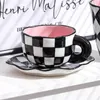 Copos pires kawaii cartoon creme ins estilo preto e branco xadrez cerâmica mão pitada xícara de café com pires conjunto criativo caneca de chá da tarde