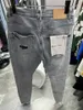 P1201 ФИОЛЕТОВЫЙ Высококачественные мужские джинсы. Потертые мотоциклетные байкерские джинсы. Рок-скинни. Тонкие рваные полоски с дырками. Модные джинсовые брюки со змеиной вышивкой.