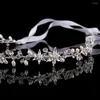 Barrettes à cheveux Barrettes Fête Couronne à la main Chapeaux de mariée Tiara Ornements Coiffure Pièce de tête Cristal Perle Mariée Bandeau avec Ribbo Otjt9