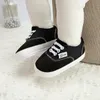 Born Baby Shoes Boys Dziewczęta maluchowe trampki gumowe non slip miękkie sole niemowlę pierwsze spacerowicze 018 miesięcy 240313