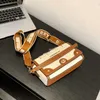 30% rabatt designer väska 2024 handväskor tiktok liten röd bok populär mode mångsidig axel högkvalitativ ljus lyx små offentliga crossbody kvinnor