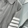 Nowo wydany klasyczny cztero -barowy rękaw Minimalistyczna kurtka męska z nowym klejem na wyższej wersji