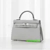 Ky Tote Bags Bolsa de couro de luxo confiável Bolsa de 19 cm 2024 Nova bolsa pequena portátil versátil de couro genuíno para mulheres com luz de alta qualidade Luxu tem logotipo HB0R