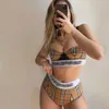 Ensemble de sous-vêtements bikini dos nu à lacets à carreaux classiques avec coussinets d'allaitement, un maillot de bain fendu incontournable pour les vacances à la mer