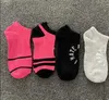 Chaussettes de cheville avec étiquettes en carton Pom-pom girls de sport Noir rose Chaussette courte Filles Femmes Coton Chaussettes de sport Skateboard Sneaker FY7266 0327