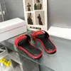 デザイナースリッパ女性スリッパチェックサンダルメ​​タルバックルロゴハイヒール特許革サンダルレターフラットスライド厚いかかと靴スクエアヘッドスライド