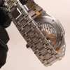تم تصميم هذه الساعة بشكل أنيق مع ماس مويسانيت والفولاذ المقاوم للصدأ خيارًا مثاليًا للرجل الحديث