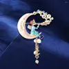Brooches Retro Moon Small Man Brooch Elegant Simplicity Exquisite Angle Pins Cute Fashionable Tassel Pendant Corsage Women