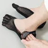 Mens meias de seda de seda Elastic 5pairs Tornozelo Men de dedos Ultra-fingida Silicone respirável invisível com dedo do pé sem escorregamento