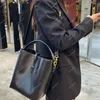 Sac de créateur Le 37 Sac à godet en cuir brillant Sacs à bandoulière composites sacs de femmes en croix noire