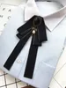 Brosches koreanskt tyg bindning slips brosch kristall pärla bowkont lapel stift skjorta klänning slips för män och kvinnor tillbehör