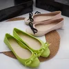 Sandalen Nische Design Damen Kleine quadratische Zehen Einzelne Schuhe Ins Flower Jelly Beach Damen Duftende Frau