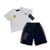 T-shirt classiche per bambini Tute estive Set due pezzi Stili multipli Tute per ragazzi e ragazze Taglia 100-150 bambino Maniche corte in cotone e pantaloncini stampati con lettere a griglia Jan P03