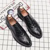 Scarpe eleganti Scarpe da banchetto nere Oxford Brogue da uomo formali da matrimonio stringate in pelle scamosciata di alta qualità