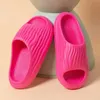 Slippers Slippers Sandalias Girl ome Sandals Summer Man Women Flip Flops Fasion Korean Beac ManS Pillow Slides Sports Bier Gourd H2403260RZ0