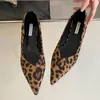 Buty sukienka Footwear Leopard 959 Kobiety Pumps Piled 2024 w modzie spiczaste palce palec damski niska kariera na pięcie sandały sandały 5 garnków