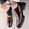 Casual schoenen heren glad oppervlak lakleer bruiloft platform Oxfords slip-on merk brogue loafers met dikke zolen