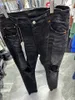 p805 ФИОЛЕТОВЫЙ Высококачественные мужские джинсы. Потертые мотоциклетные байкерские джинсы. Рок-скинни. Тонкие рваные полоски. Модные джинсовые брюки со змеиной вышивкой.
