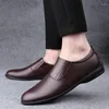 Casual skor äkta läder män 2024 mode mens loafers moccasins andas slip på lat kör svart