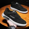 Casual Shoes 2024 Men Vulcanize FaHsion Classic Platform Canvas för manliga anti-Edor Flats Hard Wearing