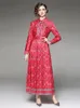 Autumn Fashion Letters Print Red Vintage Maxi Dress Women Long Sleeve Wid Down Collar Belt spets upp en linje Party Robe Vestidos 240318