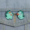 Leuke Vuurspuwende Draak Emaille Pins Custom Groene Dinosaurus Broches Revers Badges Cartoon Dier Sieraden Cadeau voor Kinderen Vrienden