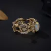 Klusterringar utsökt stil domstol färg opal inlagd diamant förlovningsring för kvinnor fashionabla och avancerade ihåliga smycken