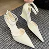 Klädskor 2024 Pointed Toe Fashion Ankle Buckle Strap Ladies Heels Kvinnliga kilar Pumpar Röda skor för kvinnor Heeled