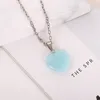 Lysande stenhalsband hjärta hänge halsband män kvinnor naturlig chalcedon choker glöd i mörk smyckespresent