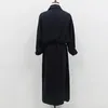 Robes décontractées Femmes Robe longue à revers Maxi élégante avec détail plissé à ourlet fendu pour style de trajet rétro Printemps solide