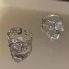 Anneaux de cluster Creative Moonstone Inlay Style Light Luxe Niche Femmes Ouverture Bague réglable pour couples Amis Cadeaux