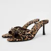 Тапочки с леопардовым принтом, женская обувь на высоком каблуке с пикантным бантом, вечерние платья, сандалии, летние дизайнерские шлепанцы, 2024 туфли-лодочки, женские шлепанцы