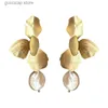 Boucles d'oreilles en forme de fleur plaqué or pour femmes, boucles d'oreilles en perles baroques, mode haut de gamme, tempérament élégant, bijoux de mariage Y240328