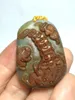 Dekorativa figurer Yizhu Cultuer Art Natural Hand-Carved Chinese Jade Necklace Pendant Jin Chan Coin Bat Wonderful Gift