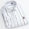 Hommes bout à bout classique Oxford Lg manches chemises rayures verticales Busin Dr chemise confortable décontracté coupe Standard chemises R22D #