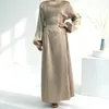 Robes décontractées Robe de satin monochrome pour femmes musulmanes Col rond Manches longues à lacets Élégant Slim Fit Printemps et été Mode