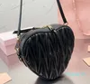 2024 Pink Heart Bag Women Leather Elegant Handbags Mini Designer Bags Girls Söt axel Crossbody Bag Fashion Chain Phone Purse