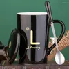 Tassen 380 ml kreativer Brief Milch Keramikbecher mit Deckel Löffel Paar Becher Büro Kaffee Wasserzimmer Dekoration Handwerk Geschenke