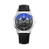 腕時計洗練された青い青いダイヤルメンのための特別な日付の見た目ビジネスメンズクォーツソフトレザーストラップウォッチ2024