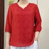 女性用ブラウス刺繍デザインTシャツヴィンテージVネックシャツ3/4スリーブボタンディテールレトロな花のパターン