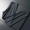 Pantaloni da uomo estate casual da uomo affari dritti dritti tubi traspiranti pantaloni con strisce elastiche di mezza età e anziane J240328