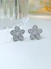 Boucles d'oreilles à tige en argent sterling 925 à la mode et polyvalentes, style fleur, serties de diamants à haute teneur en carbone pour plus de douceur